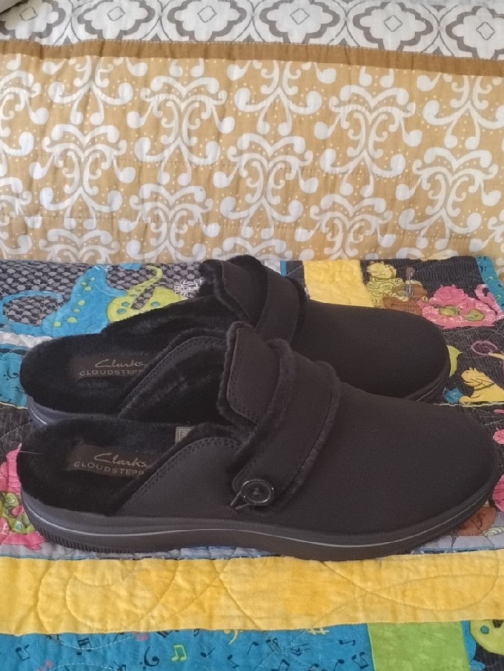 Clarks Black Slip-On Cloudsteppers Mule Faux Fur Lined NWOT - Picture 1 of 7